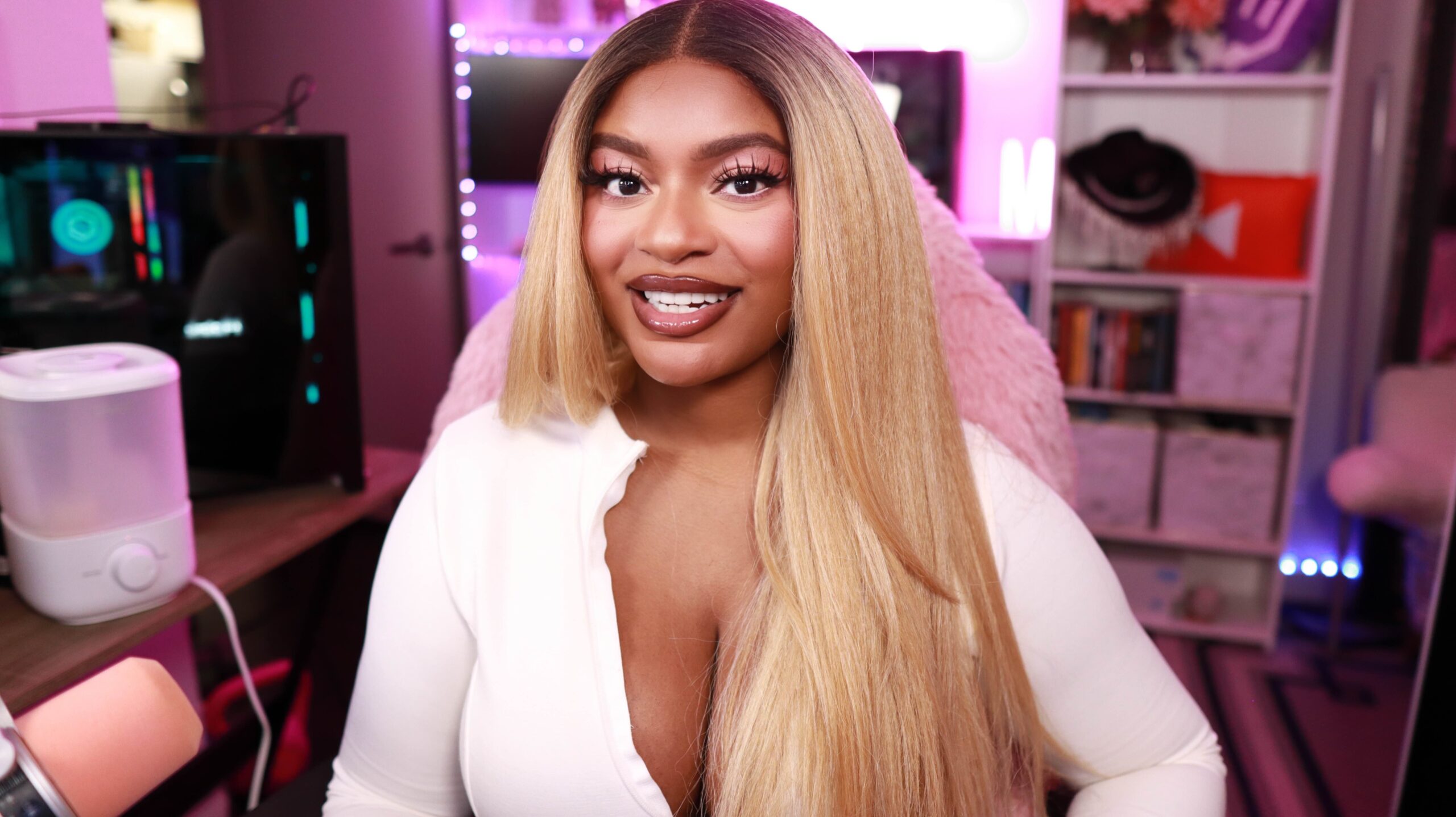 Meela Vanderbuilt Bio